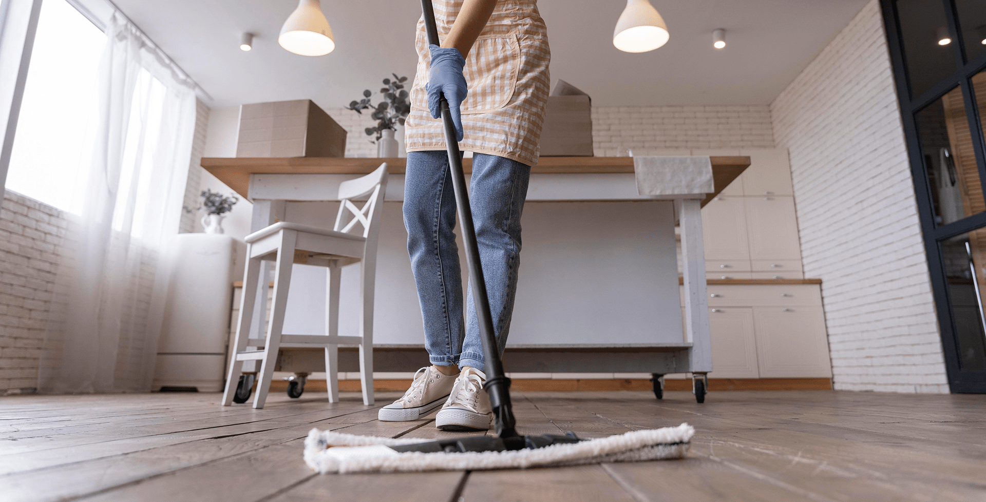 close-up-person-making-home-comfortable 1-min